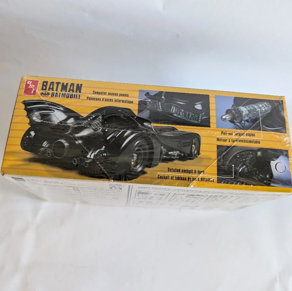 Batman Batmobile AMT Model Kit Jada Toys DC Die-Cast Scale 1:24 Figure